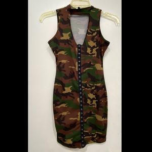 Women sleeveless camouflage mini dress collared